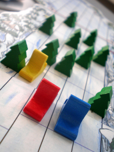 Monopolis Snow Tails Base Tabletop, Board and Card Game